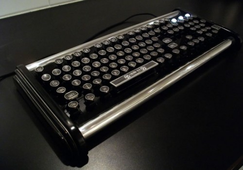 Общий вид моддинг проекта Deco Keyboard от известного стимпанк моддера Datamancer.
