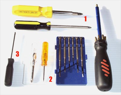 Несколько различных видов отверток - самых распространенных инструментов для моддинга.