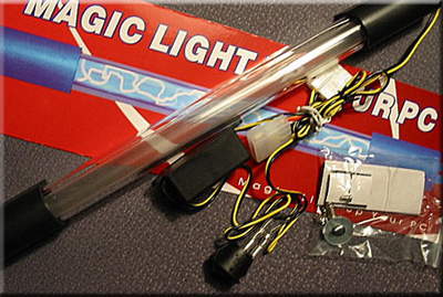 Комплект поставки у лампы жидкого неона такой же, как и у других ламп подсветки компьютера